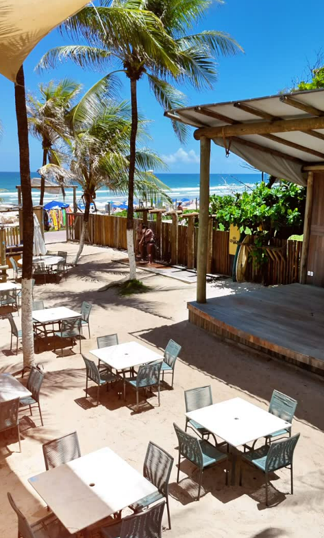 Pipa Beach Club, na praia do Flamengo, é considerado o primeiro desse tipo em Salvador. Possui terreno amplo, coqueiral à beira-mar e DJ aos finais de tarde. A entrada é gratuita (@pipa.beachclub) por Divulgação