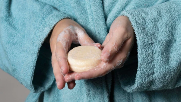 Veja as recomendações de especialistas para manter a higiene em dia sem prejudicar a sensibilidade cutânea