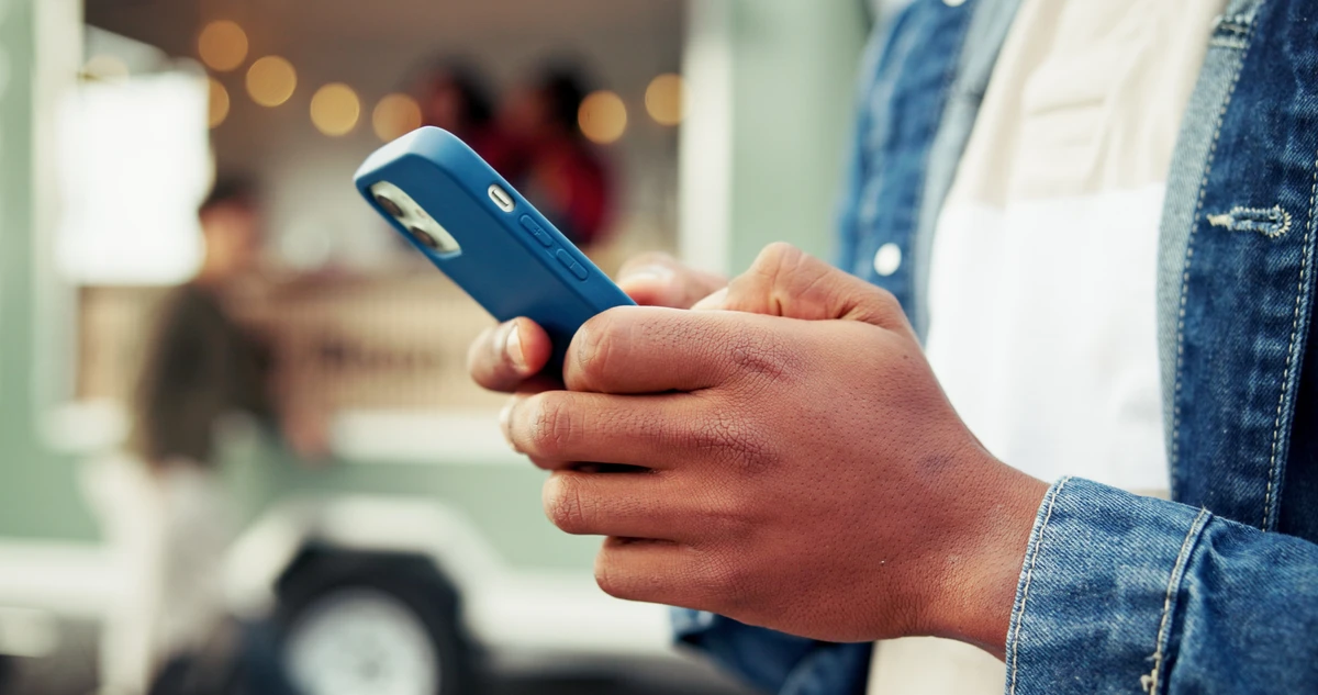 Ver vídeos curtos no celular cansa mais os olhos