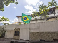 Imagem - Governo Lula deixa custódia de Embaixada da Argentina na Venezuela em meio a tensão com Milei