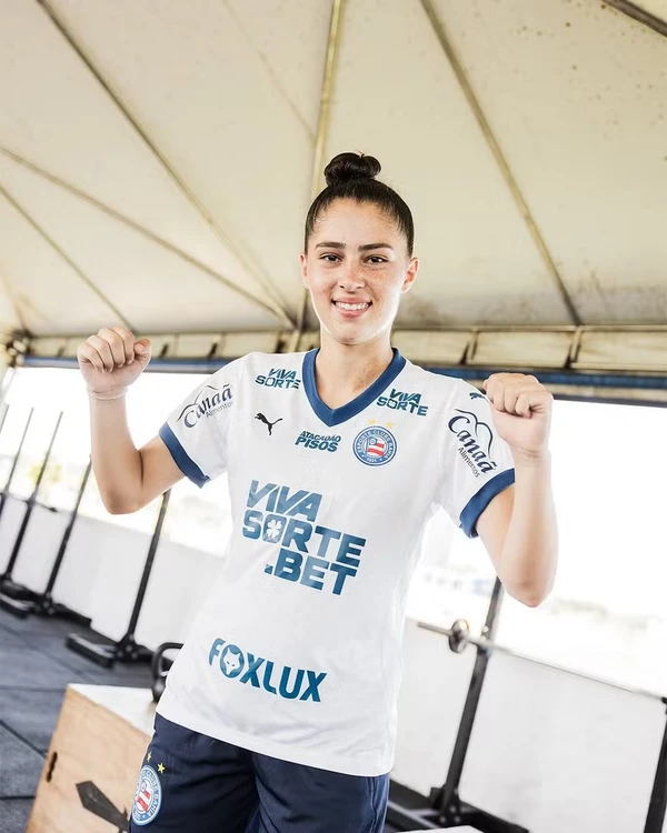 A meia Eduarda Tosti, de 22 anos por Divulgação