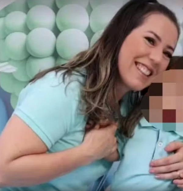 Karine Gonçalves Luciano de Barros por Reprodução