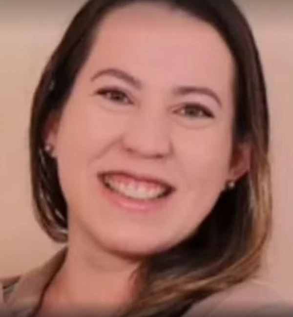 Karine Gonçalves Luciano de Barros por Reprodução