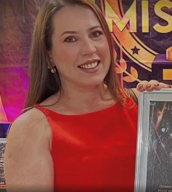 Karine Gonçalves Luciano de Barros por Reprodução