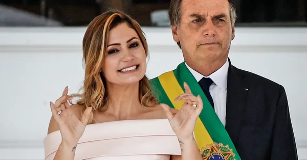 Michelle e Jair Bolsonaro no dia da posse por Reprodução