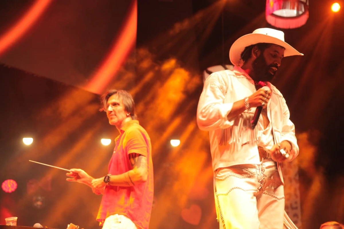 Osbrega dá novas roupagens a sucessos românticos populares por Sora Maia/CORREIO