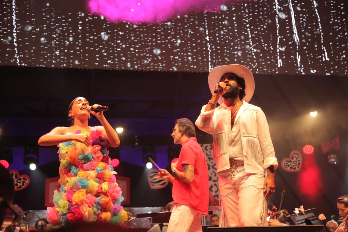 Juliana Linhares e Guigga deram voz aos sucessos do Osbrega por Sora Maia/CORREIO