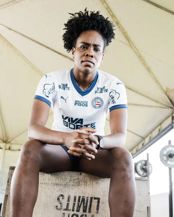 Roqueline é atacante e tem 30 anos por Divulgação