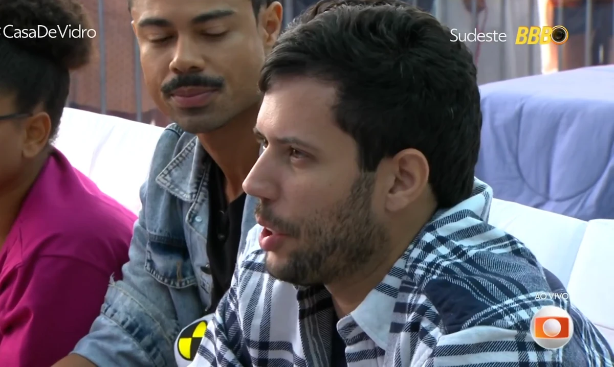  Depois, reforçou a escolha durante uma entrada ao vivo com Tadeu Schmidt por Reprodução