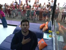 Imagem - Participante da Casa de Vidro ameaça desistir do BBB26 e arruma malas para sair