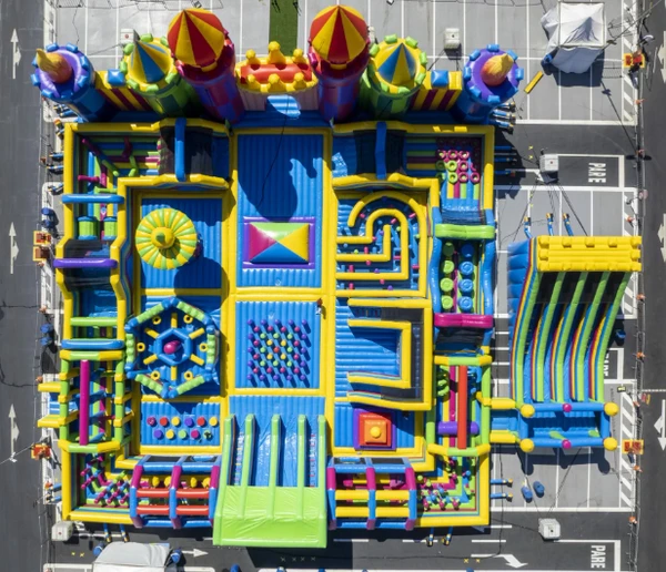 Jump Around, o maior parque de castelo inflável da América Latina chega a Salvador por Divulgação