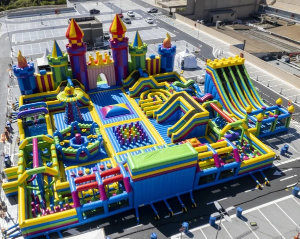 Jump Around, o maior parque de castelo inflável da América Latina chega a Salvador por Divulgação