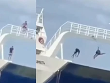 Imagem - Risco: jovens são flagrados pulando de ferry-boat na Baía de Todos-os-Santos