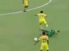 Imagem - Jogador é banido do futebol após aplicar voadora criminosa em adversário