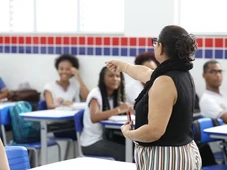 Imagem - Professores da rede estadual denunciam descontos indevidos em contas: 'Nunca recebi esse cartão'