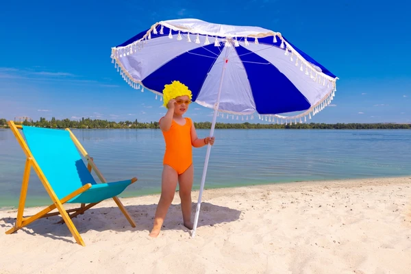 Roupas de cores vibrantes ajudam a localizar as crianças por Shutterstock