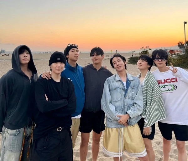 Os músicos foram para Los Angeles, onde têm uma base, para produzir o novo álbum por Reprodução