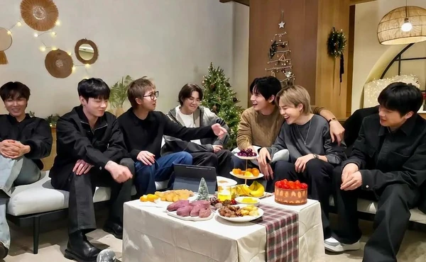 BTS reunido em live por Reprodução