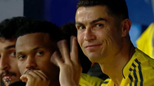 CR7 faz gesto polêmico