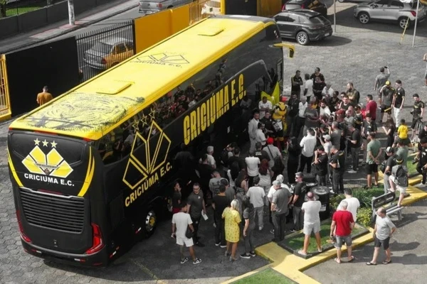 Criciúma decidiu vender o ônibus do clube