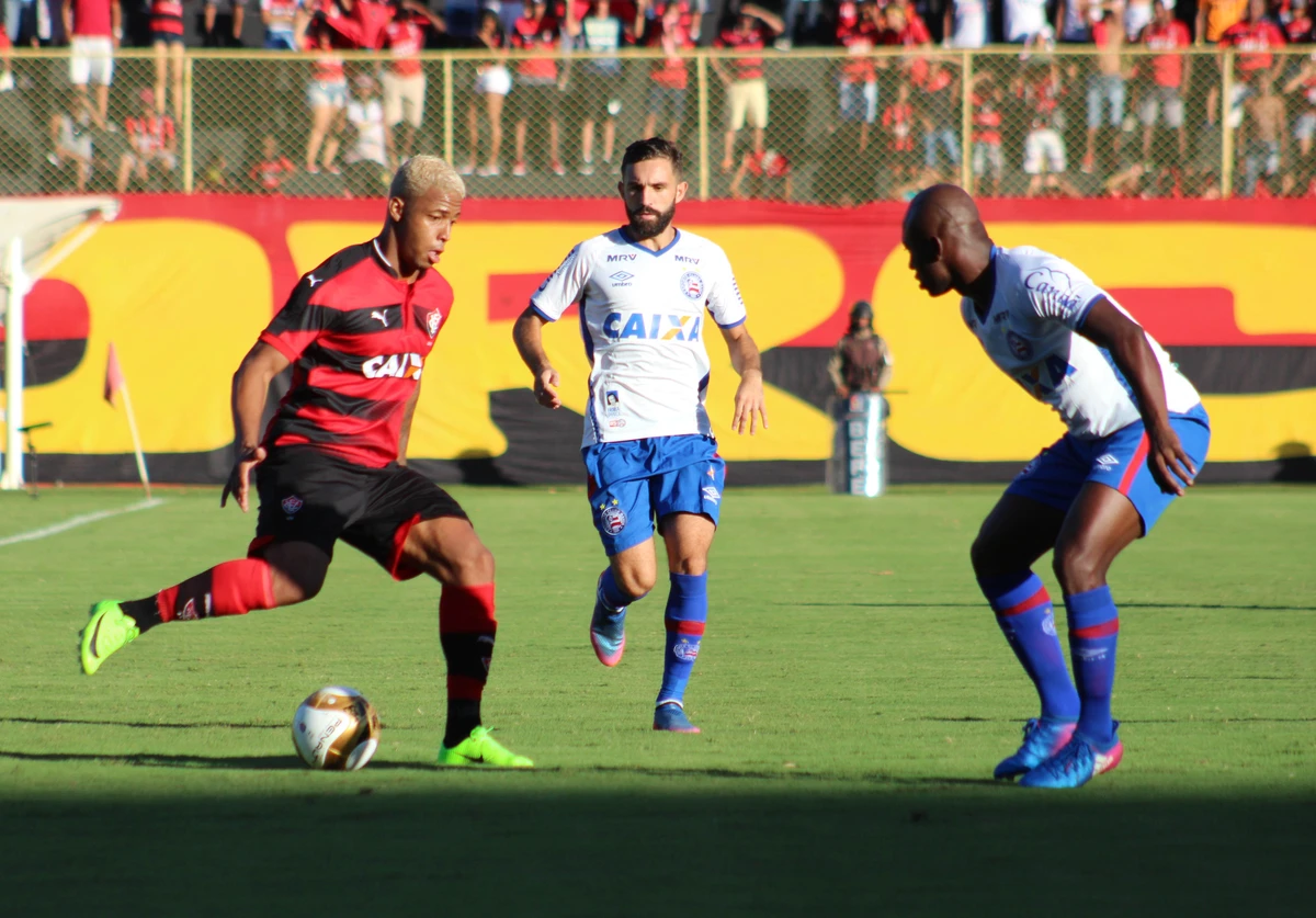 David em ação pelo Vitória por Mauricia da Matta/EC Vitória