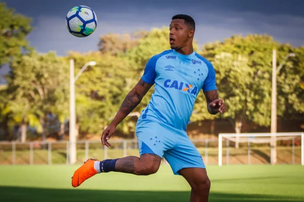 David com a camisa do Cruzeiro por Vinnicius Silva/Cruzeiro