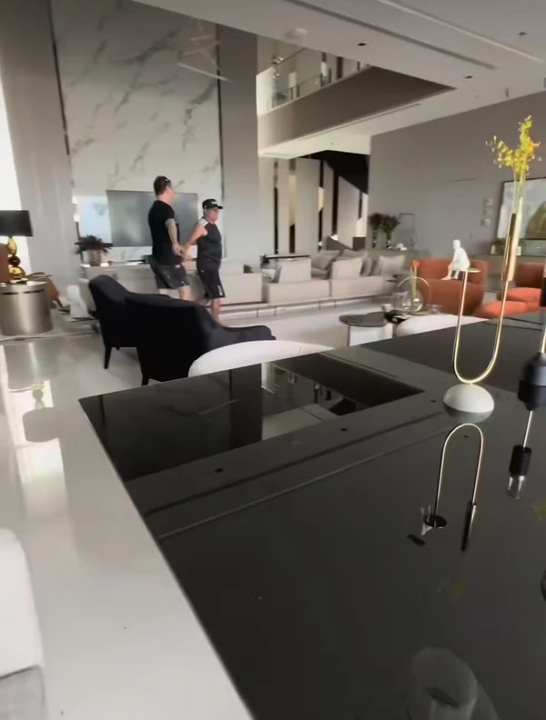 Detalhes da casa de Hulk por Reprodução