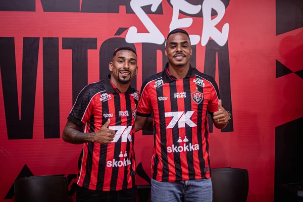 Lateral Mateus Silva e volante Caíque Gonçalves foram apresentados pelo Vitória