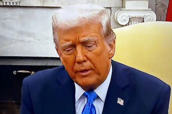 Trump chama atenção pela pele alaranjada