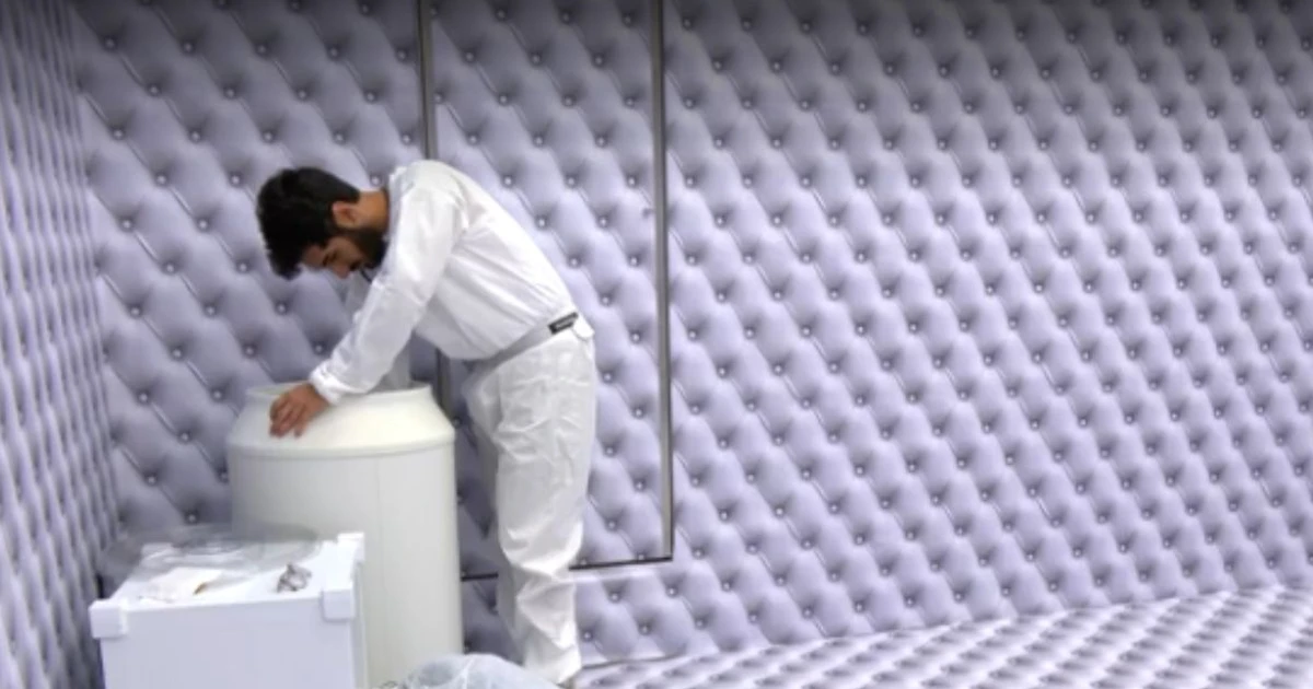 Imagem - Ricardinho apertar o botão vermelho do Quarto Branco do BBB 26 e desiste do reality