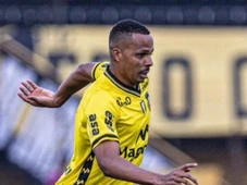 Imagem - Ex-Vitória começa ano em alta com triunfo e assistência em clube de São Paulo