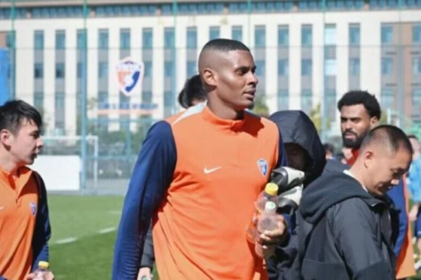 Cléber vive primeiros dias na China após se destacar na Série B