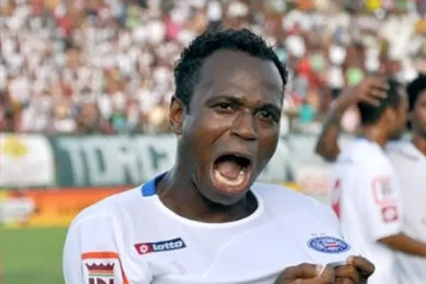 Edílson Capetinha com a camisa do Bahia  por Marcelo Oliveira/ ECB