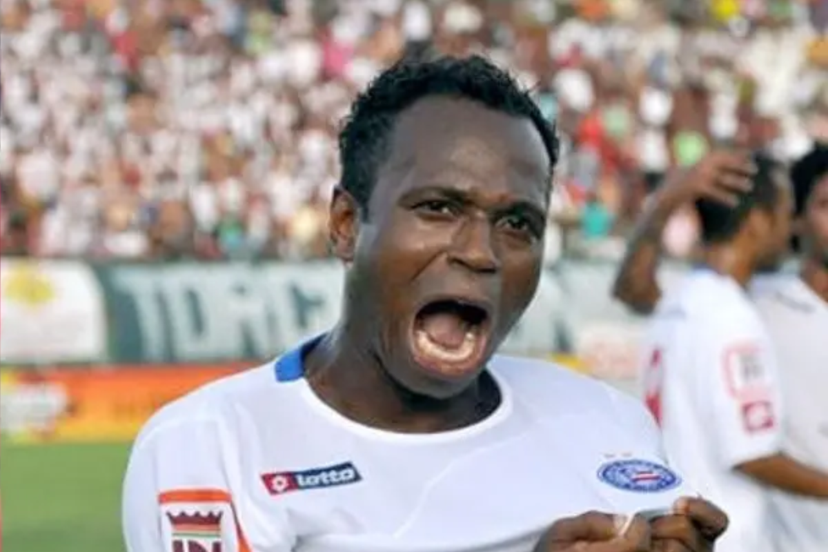 Edílson Capetinha com a camisa do Bahia por Marcelo Oliveira/ ECB