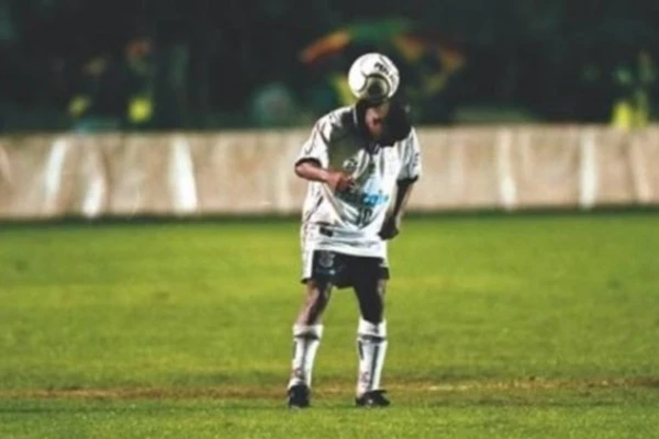 Edílson Capetinha com a camisa do Corinthians  por Reprodução