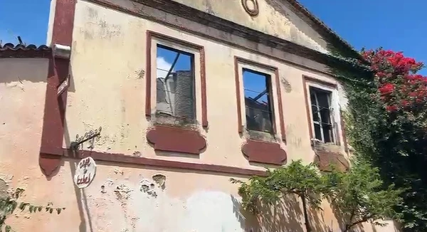 Incêndio atinge casarão no Santo Antônio Além do Carmo por Ian Inácio/CORREIO