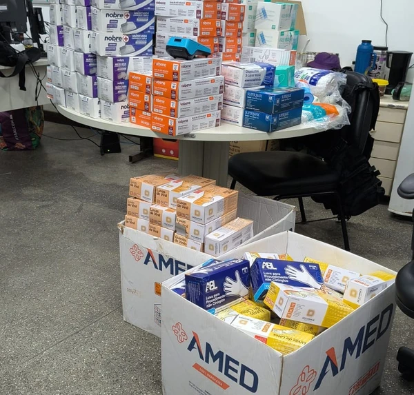 Itens vendidos ilegalmente foram apreendidos pela polícia