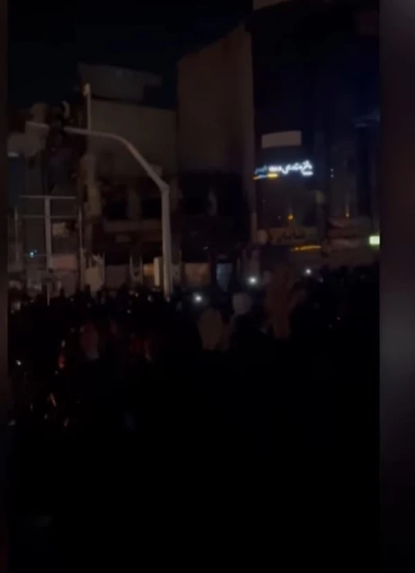 Protestos tomas as ruas de Teerã por Reprodução