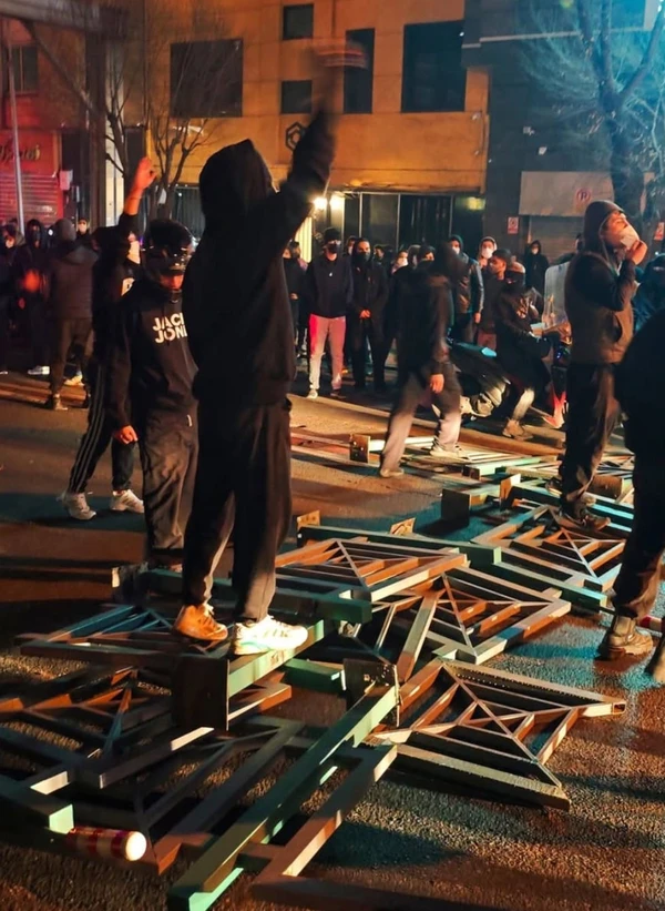 Protestos tomas as ruas de Teerã por Reprodução