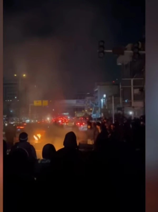 Protestos tomas as ruas de Teerã por Reprodução