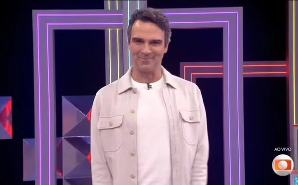 Tadeu Schmidt no novo cenário do BBB 26