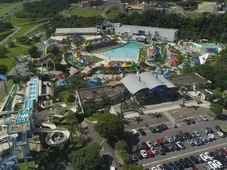 Imagem - Salva-vidas do Wet'n Wild morre após mergulhar para recuperar aliança de turista