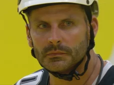 Imagem - Henri Castelli deixa casa do BBB 26 e é levado ao hospital após ter convulsão durante prova de resistência