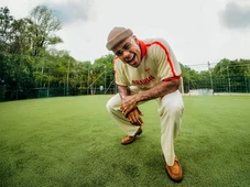 Imagem - É spoiler? Léo Santana posa com abadá do Carnaval 2026 e levanta suspeitas