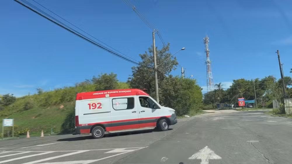 Ambulâncai deixando parque por Reprodução