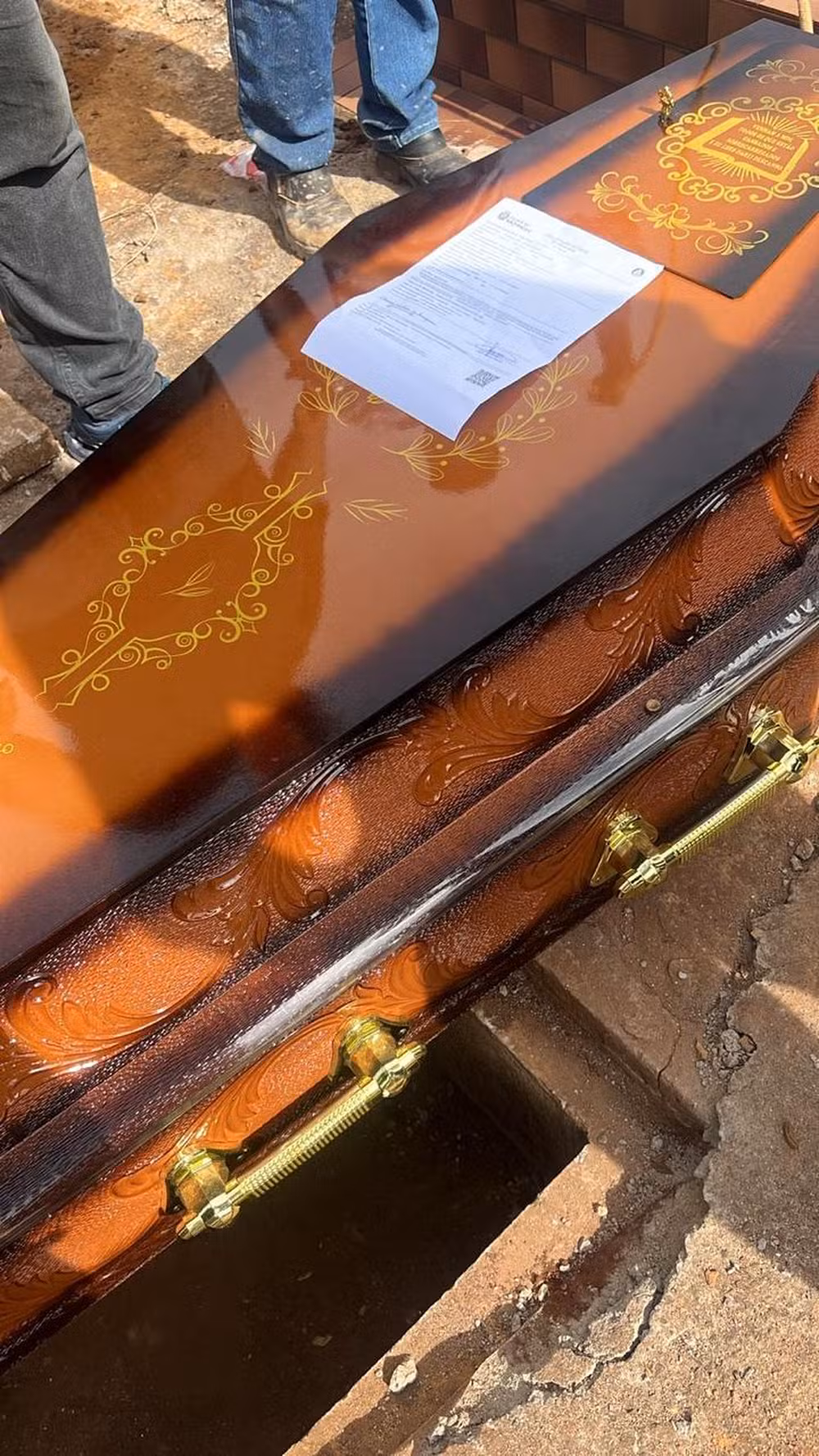 Enterro do corpo de Miguel por Reprodução