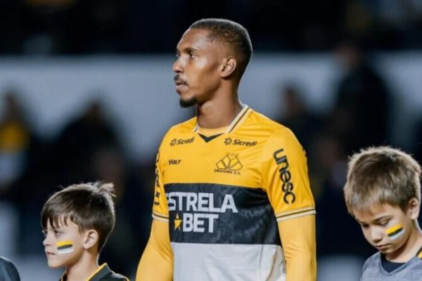 Léo Alaba pelo Cricúma  por Divulgação/Murilo Rosa