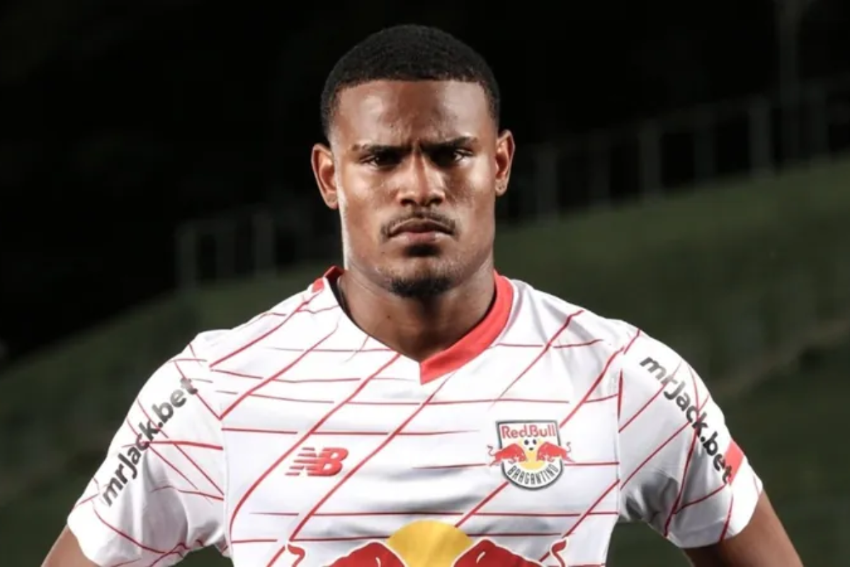 Nathan Mende pelo Bragantino  por Ari Ferreira/RB Bragantino 