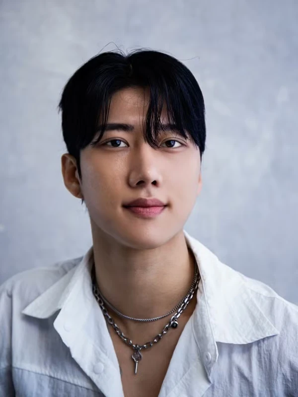 Sunghoon Jang por Reprodução