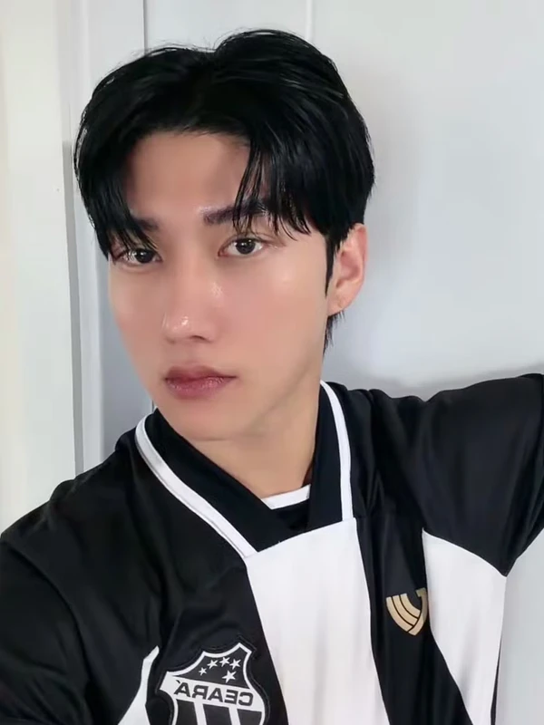 Sunghoon Jang por Reprodução